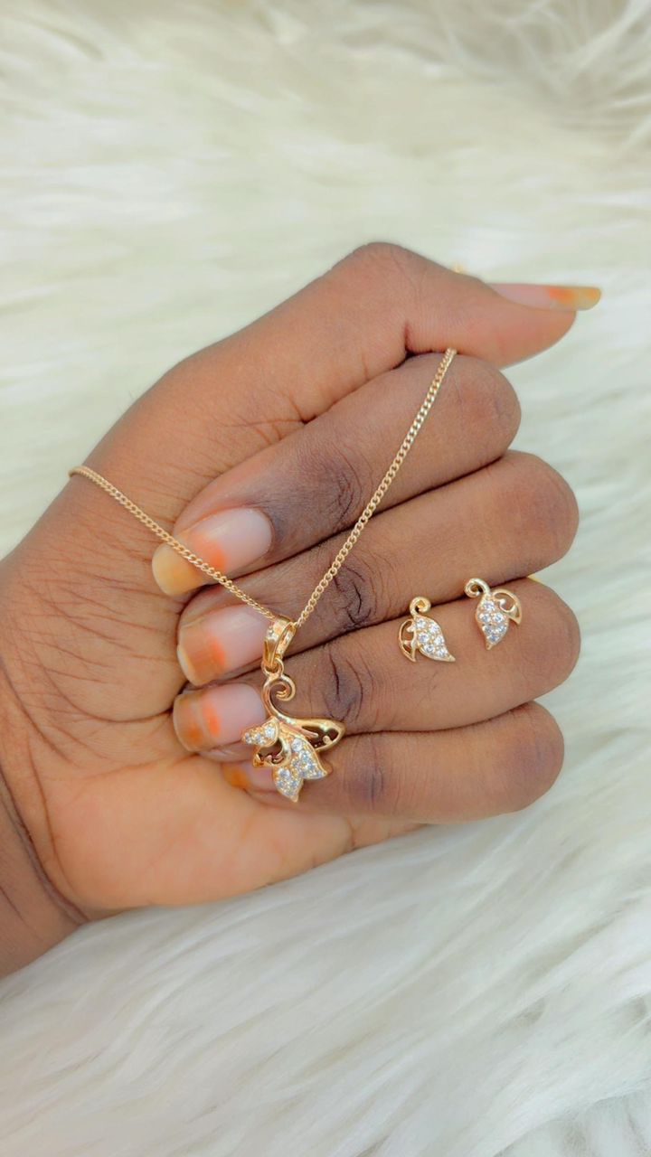 Chaines boucles d'oreilles